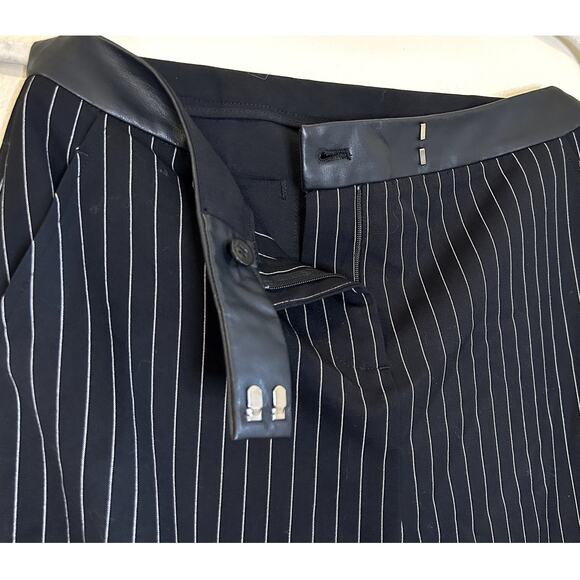DKNY NWT‎ Women's Faux Leather Striped Wide High Rise Pull On Cropped Pants 4 - Picture 3 of 5
